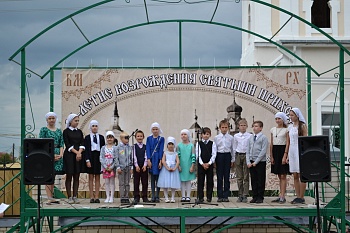 Фото 10 августа 2019 года в храме в честь Рождества Христова в селе Красное отметили 25-летие возрождения храма