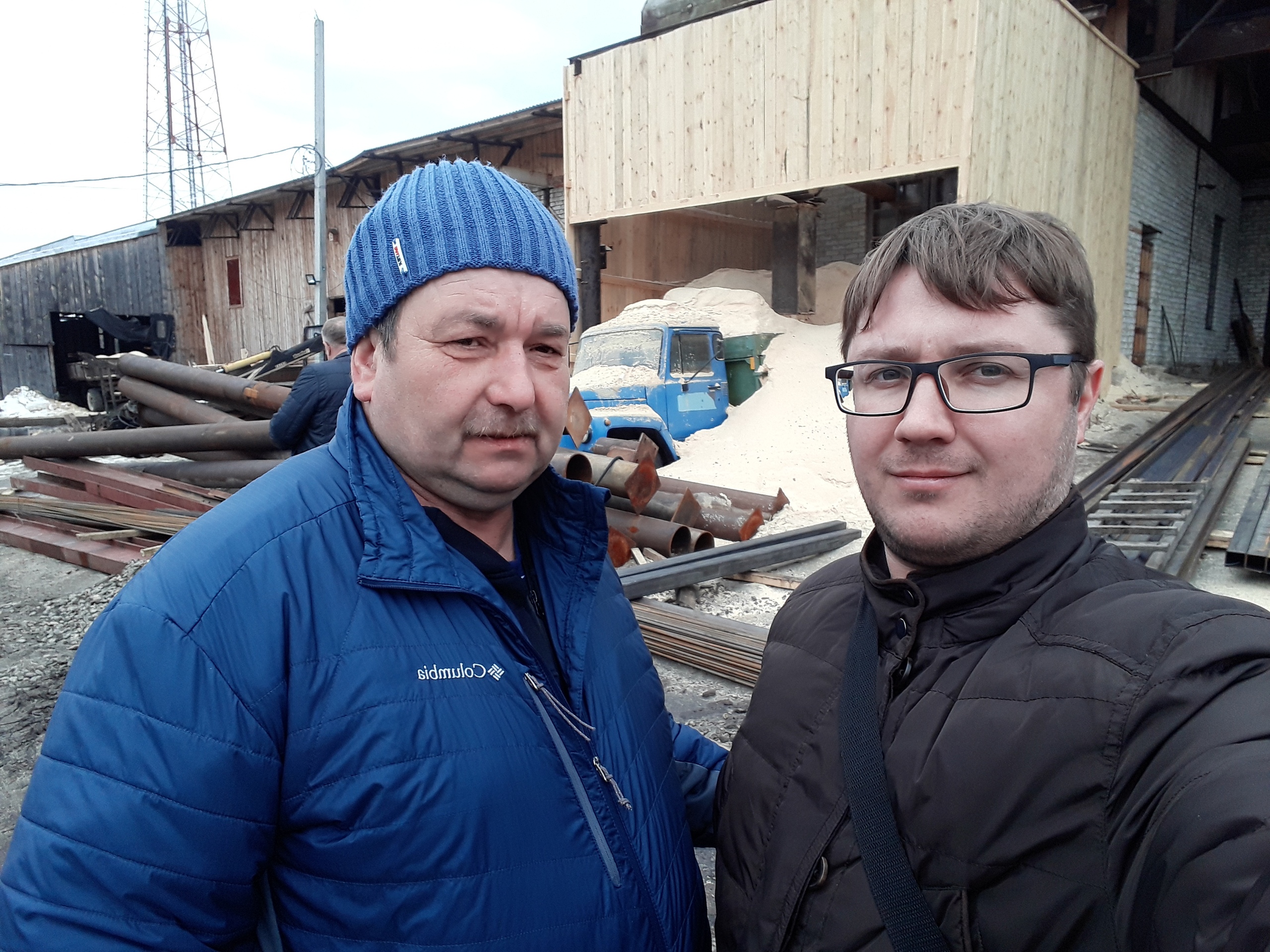 Переговоры в Саратовской области на территории деревообрабатывающего предприятия.
