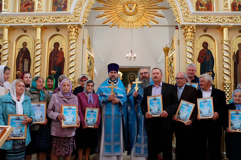 10 августа 2019 года в храме в честь Рождества Христова в селе Красное отметили 25-летие возрождения храма