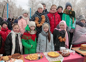 Фото Масленичные гуляния прошли в Красном