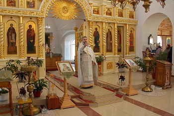 Фото 20 ноября в церкви в честь Рождества Христова села Красное была совершена панихида по всем пострадавшим за веру в годы гонений жителям. Ее возглавил настоятель прихода протоиерей Олег Куря.