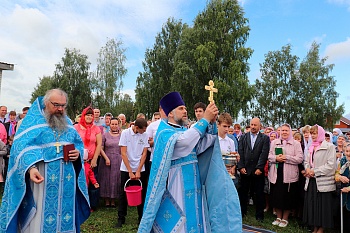 Фото 10 августа 2019 года в храме в честь Рождества Христова в селе Красное отметили 25-летие возрождения храма