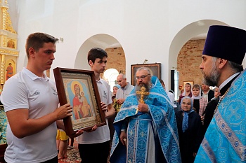 Фото 10 августа 2019 года в храме в честь Рождества Христова в селе Красное отметили 25-летие возрождения храма