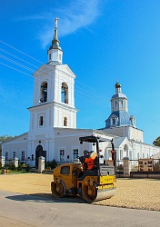 Фото В селе Красное продолжается благоустройство площади иеросхимонаха Иоанна (Попова) – основателя и первоначальника Саровской пустыни
