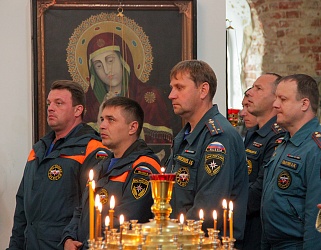 Фото 17 августа в Красносельском храме состоялся молебен о здравии бойцов МЧС